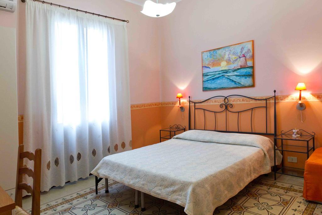 Casa Vacanza Albamarina Trapani Chambre photo